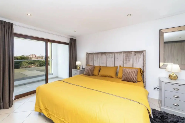 Modern 3bdr Apt at Villaggio - Rooftop Pool & Skybar