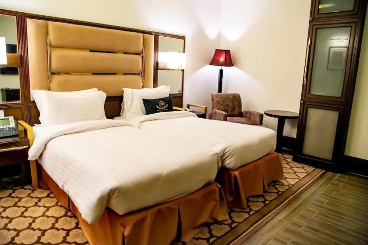 Saffron D'or Hotels Lahore