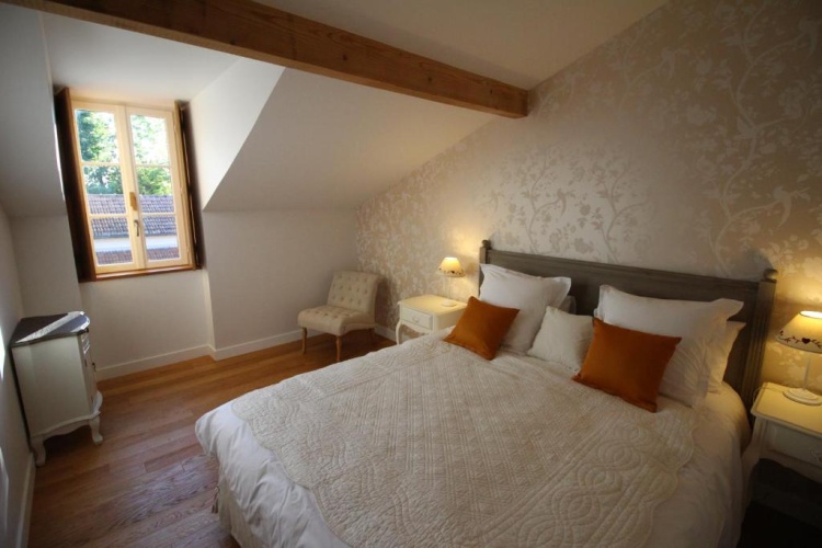 4 Bedrooms Cottage