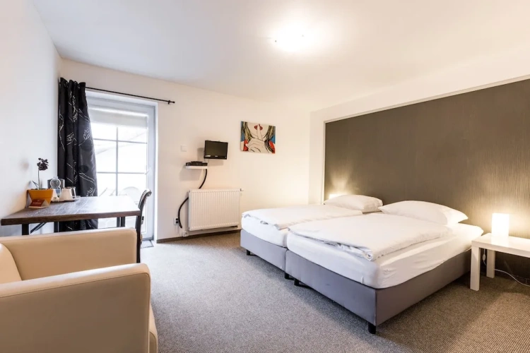 1 Bedroom Standard Twin room with balcony and with garden view