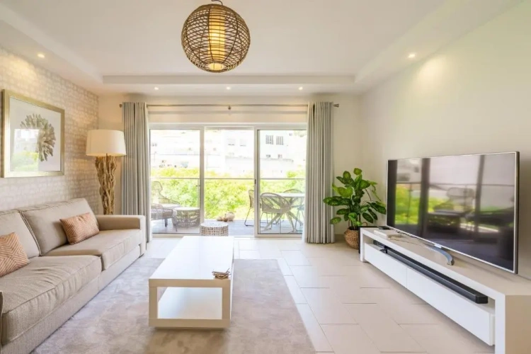 2 Bedrooms Apartment