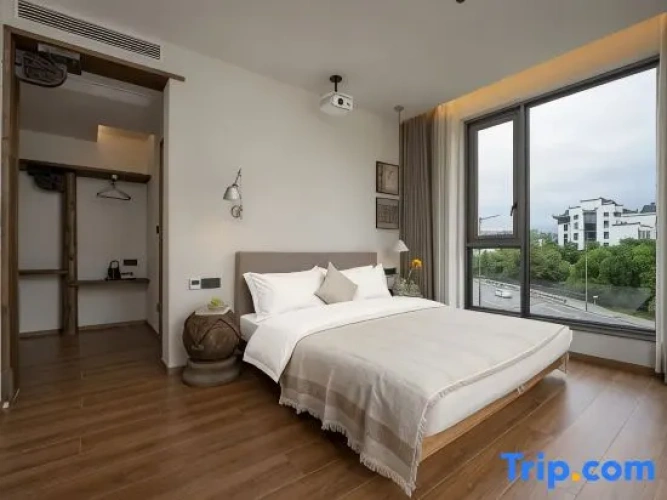 3 Bedrooms Standard room with view
