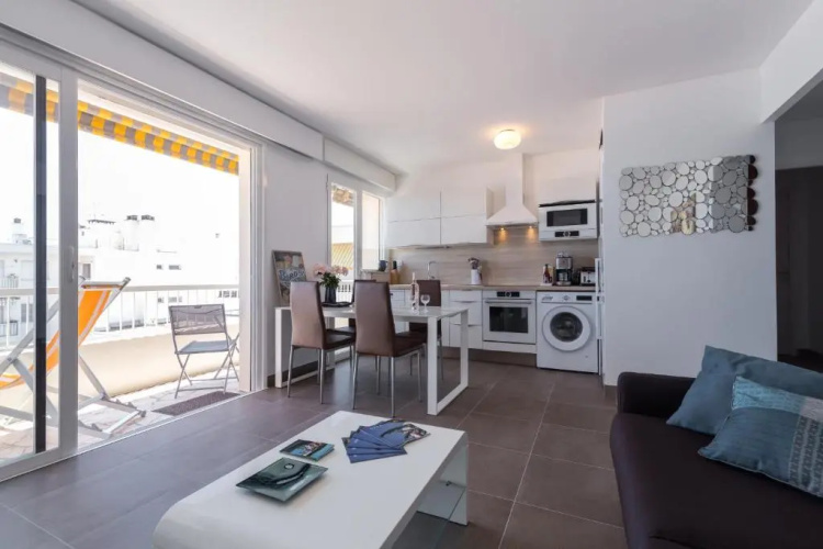 GORGEOUS APT with TERRACE, ELEVATOR, AC, FREE PARKING