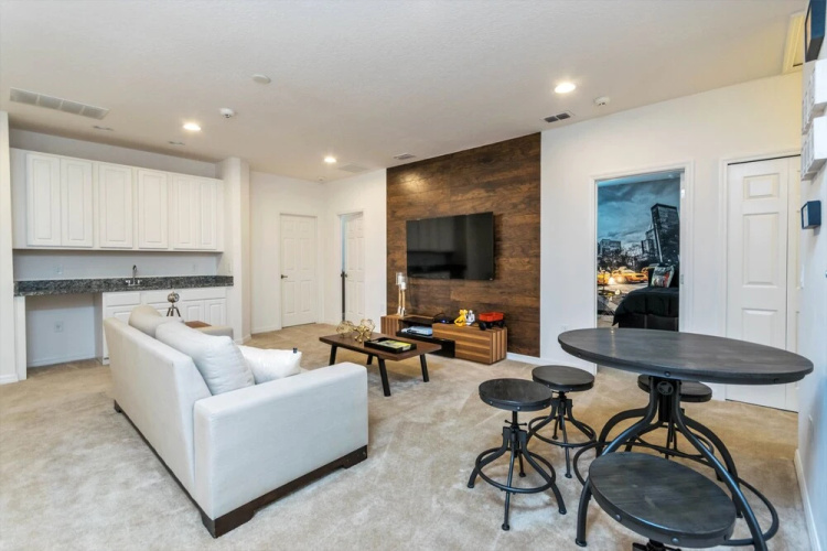 Solterra - 6025 Broad Oak Drive