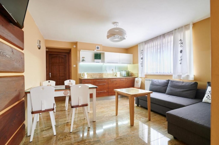 2 Bedrooms Apartment