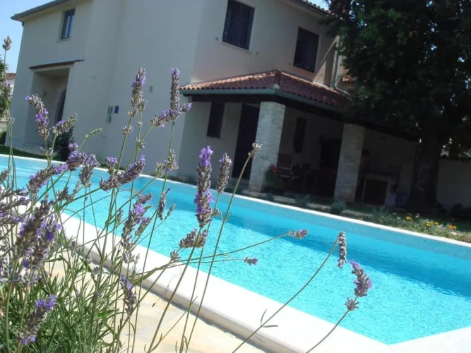 3 Bedrooms Villa