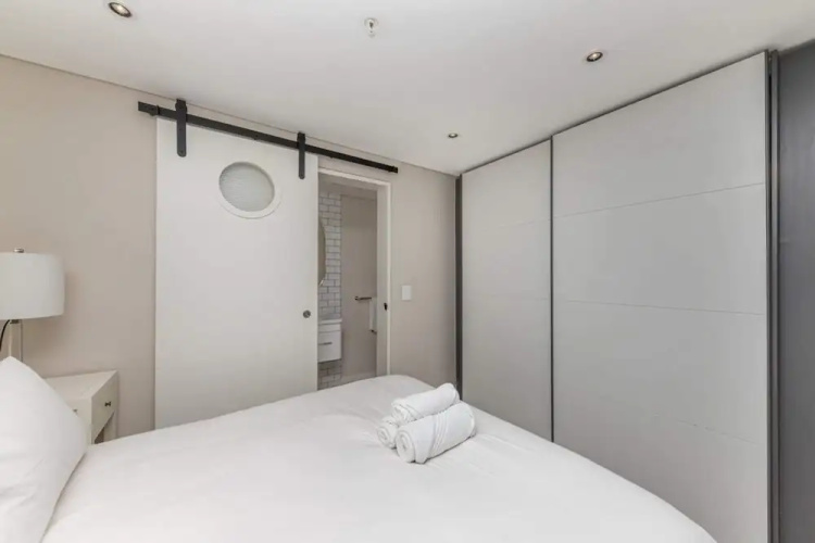 Stylish Minimalist Studio in Central Cape Town