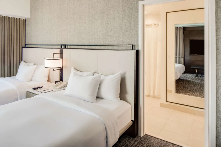 DoubleTree by Hilton Hotel & Suites Jersey City