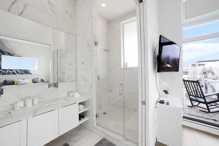 4-bedroom Penthouse w 2 Large Balconies Rooftop