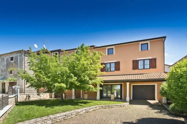 3 Bedrooms Villa