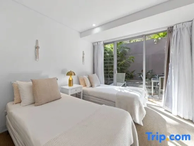 1 Bedroom Deluxe Apartment