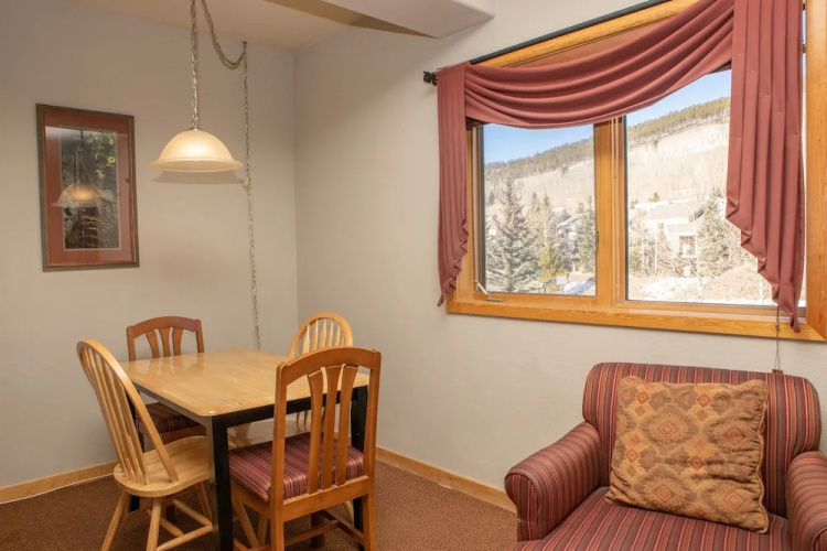 5016 Gateway Studio Bedroom Condo by RedAwning