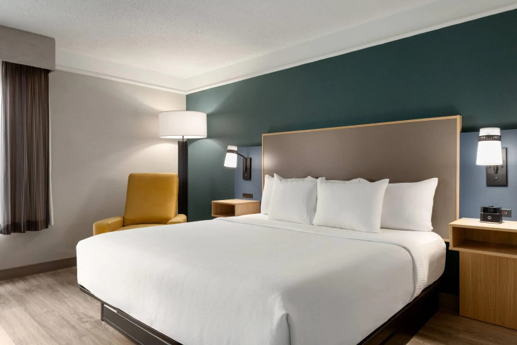 La Quinta Inn & Suites by Wyndham Dallas Arlington South