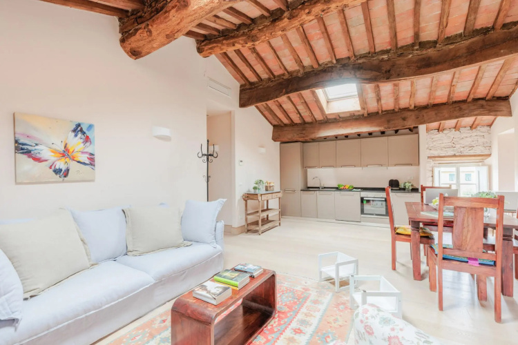 Badia Farmhouse in Badia Cantignano