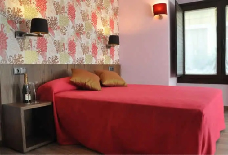 Le Petit Leon Hotel