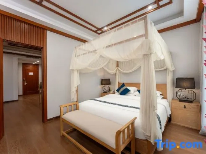 Deluxe Triple Suite