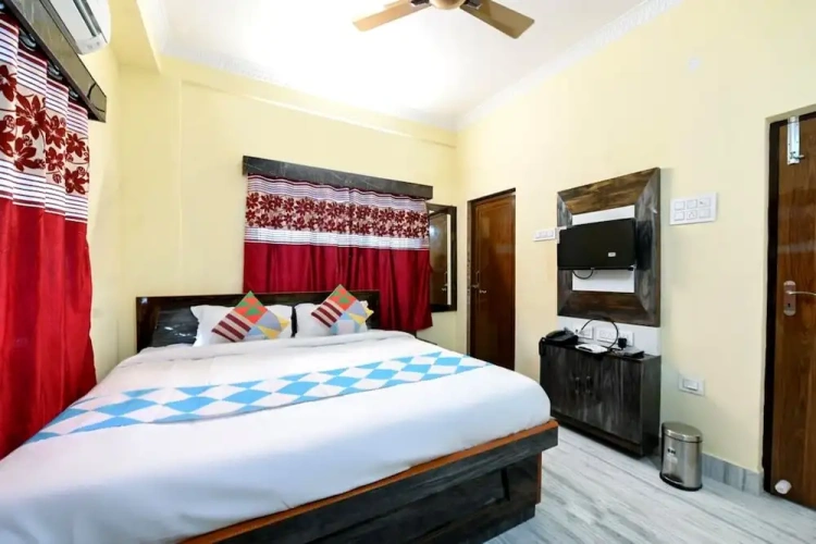Deluxe Double room with city view