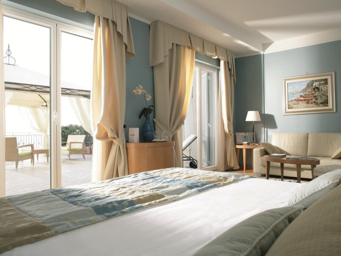 Deluxe Double room with partial sea view