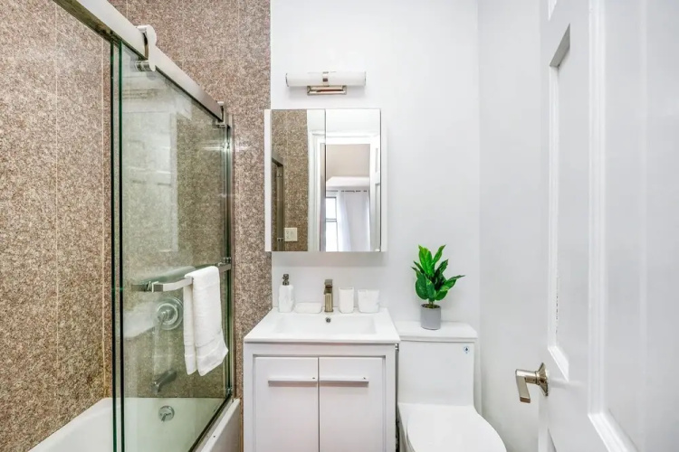 444-2f New Spacious Studio Hell s Kitchen Elevator Bldg