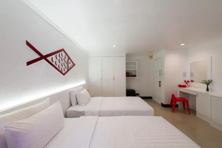 Standard Twin room with pool view