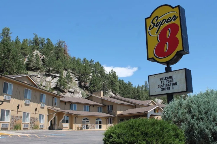 Super 8 Custer/Crazy Horse Area
