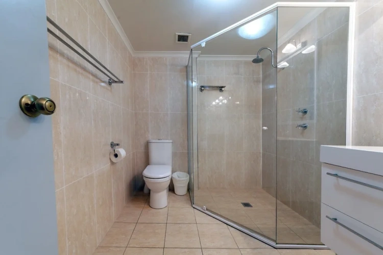 3 Bedrooms Apartment
