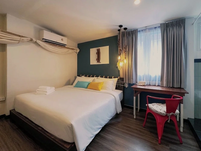 Deluxe Triple room with city view