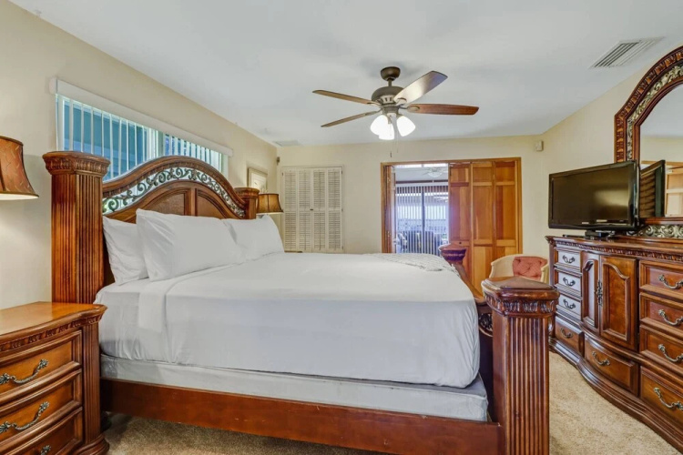 228 Bay Shore Dr
