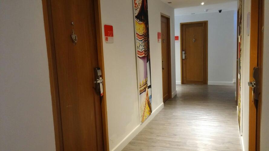 S Box Sukhumvit HotelOver view