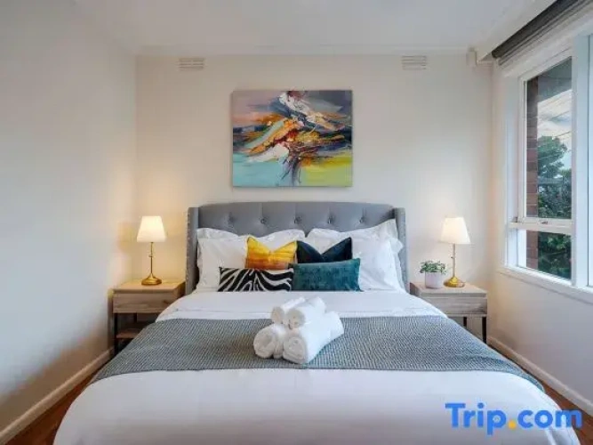 2 Bedrooms Apartment