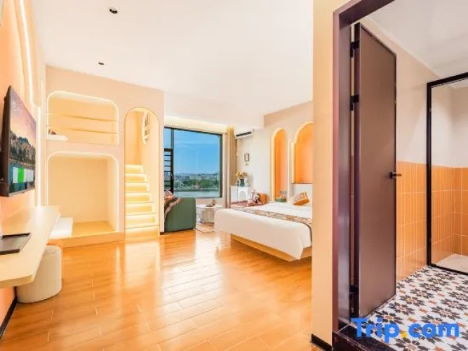 Royal Family Duplex Suite with river view