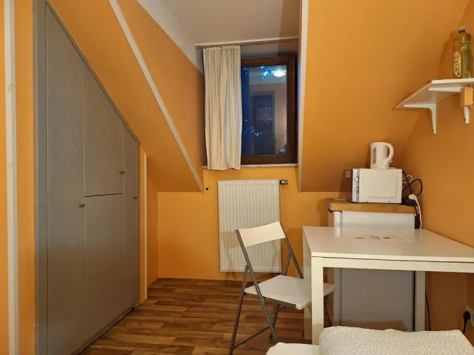 2-Rent Group Hostel Rooms AUB162