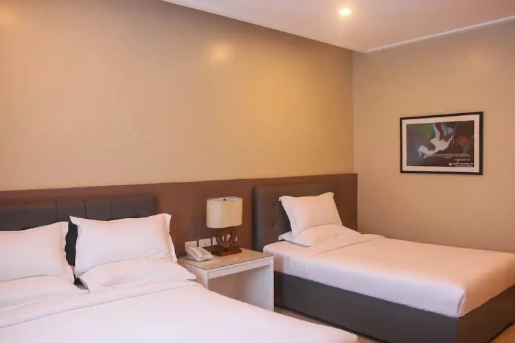 2 Bedrooms Deluxe Double room with city view