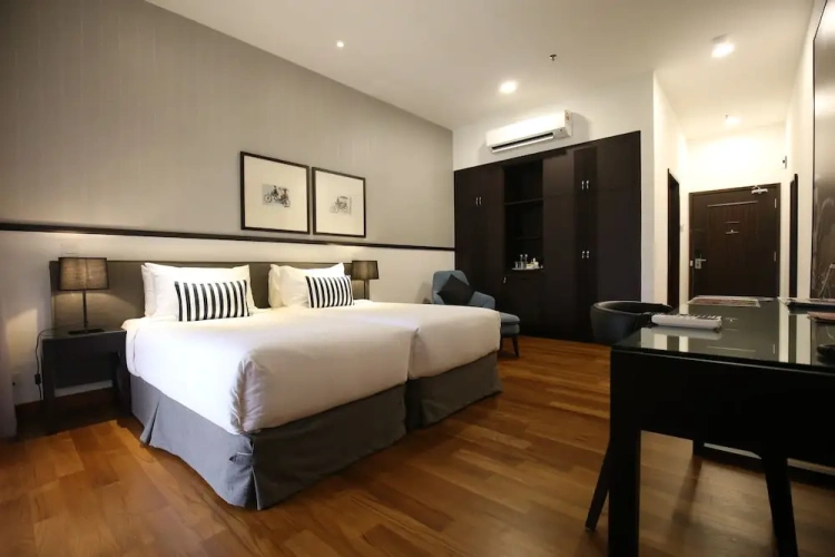 Deluxe Suite with balcony