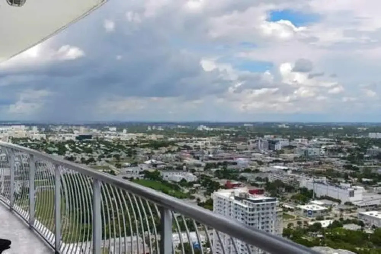 Waterfront 1BR w Bay Views Balcony Full Kitchen