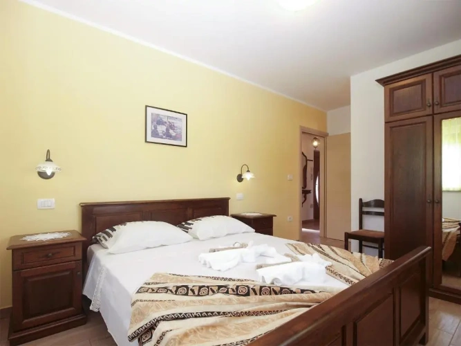 2 Bedrooms Cottage