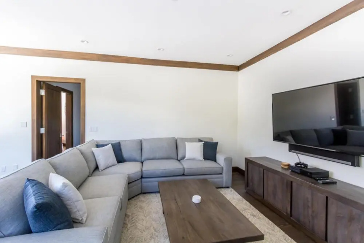 3354 Peak Drive