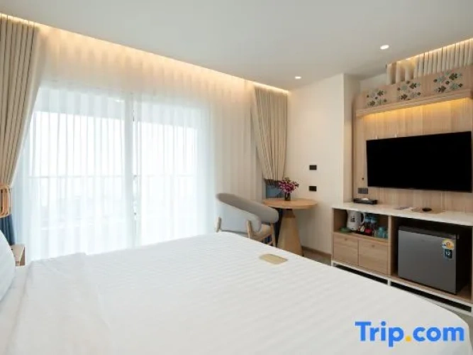 Deluxe Corner Double room with balcony and with sea view