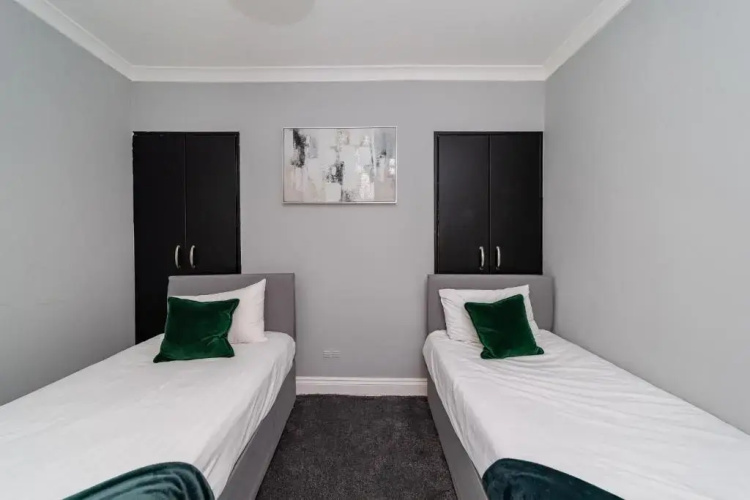 Cosy three bedroom flat next brighton seafront SLEEP 8