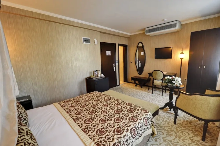 Suite with balcony