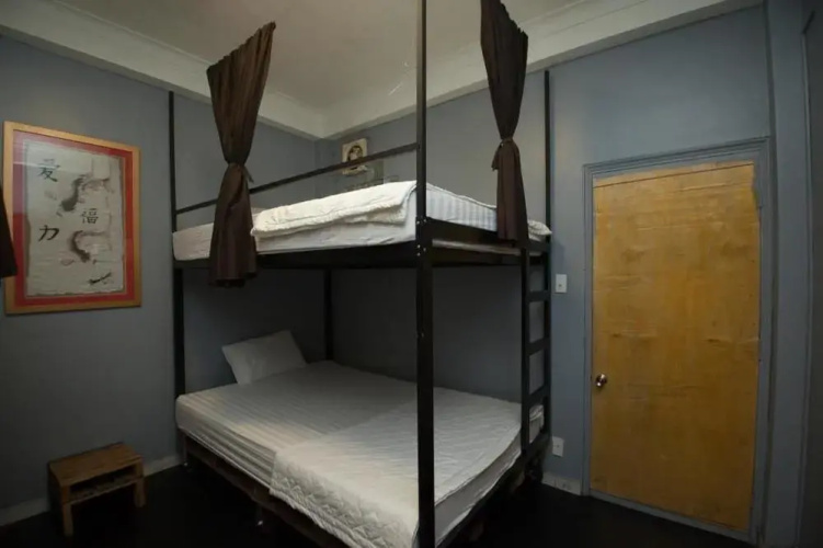 Full Moon - Hostel