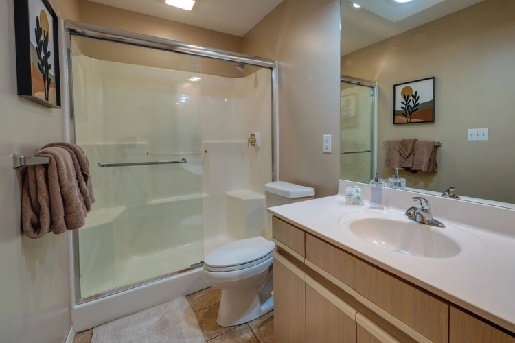 3 Bedrooms Apartment