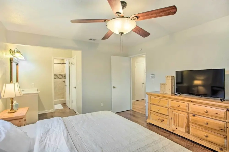 4 Bedrooms Cottage