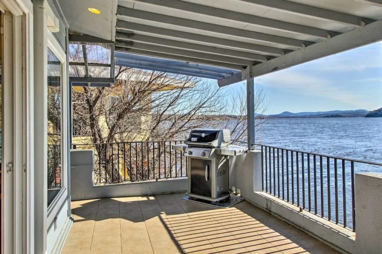 Lakefront Retreat w/ Dock, Paddle Boards & Kayaks!