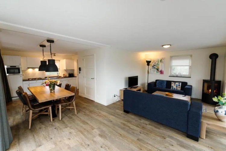 4 Bedrooms Cottage