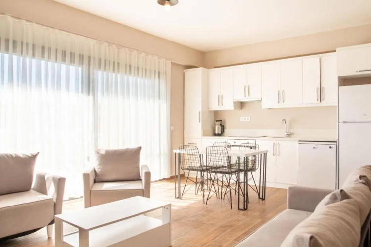 Superb Flat near Sea with Shared Pool in Cesme