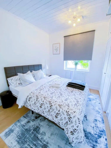 3 Bedrooms Cottage with balcony