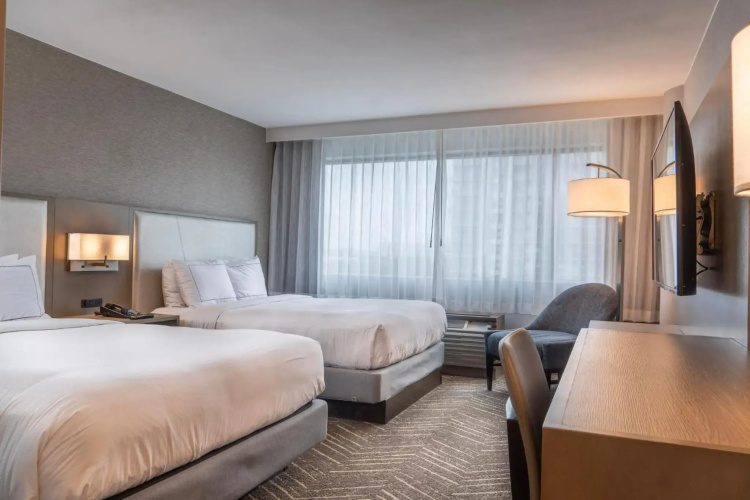 Lakeside Orange County Airport Hotel