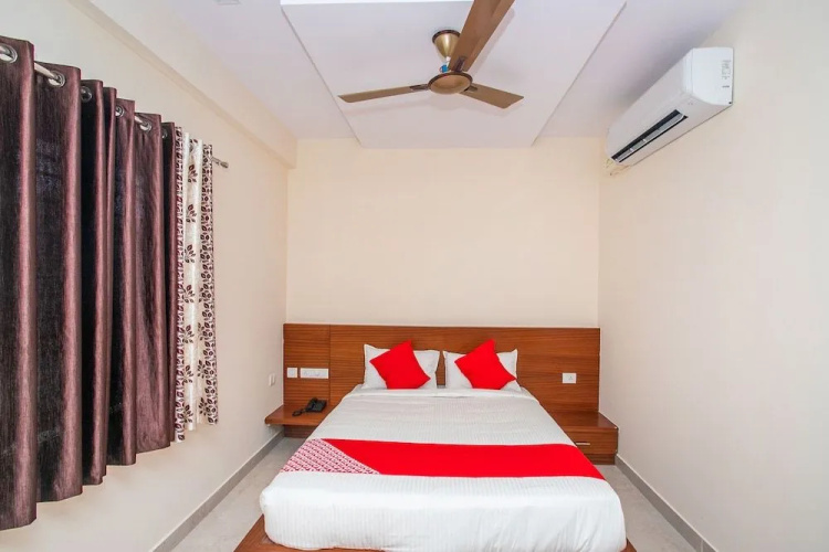 Oyo 18836 Orchid Suites