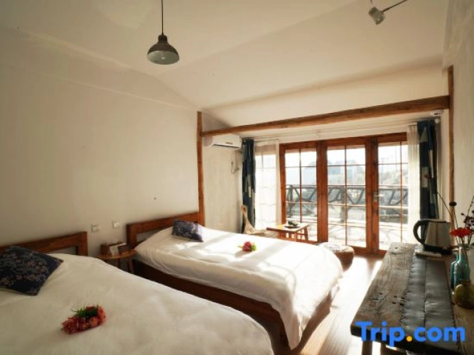 Standard Twin room with sunrise view